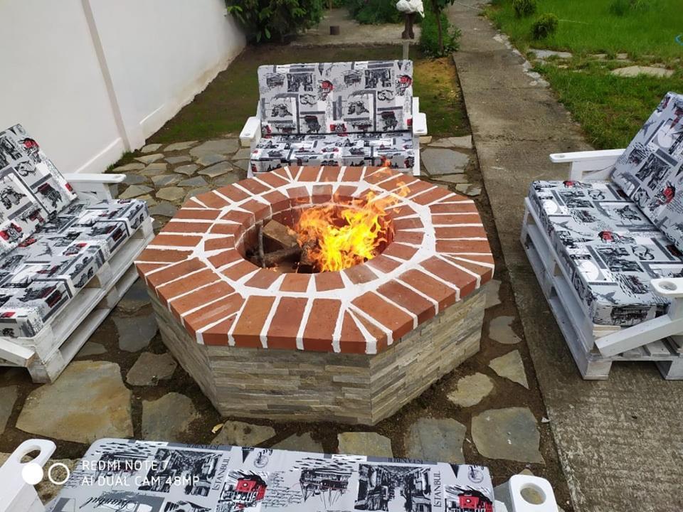 Family Hotel Malibu Chernomorets Exterior foto