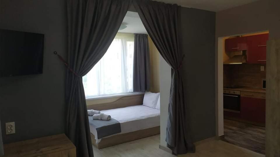 Family Hotel Malibu Chernomorets Exterior foto