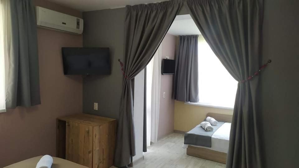 Family Hotel Malibu Chernomorets Exterior foto