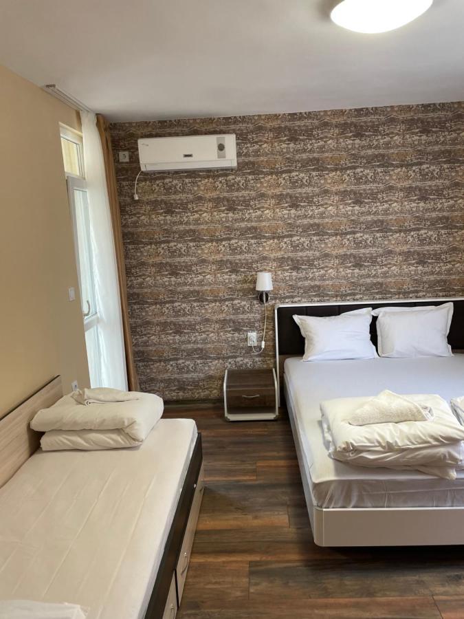 Family Hotel Malibu Chernomorets Exterior foto