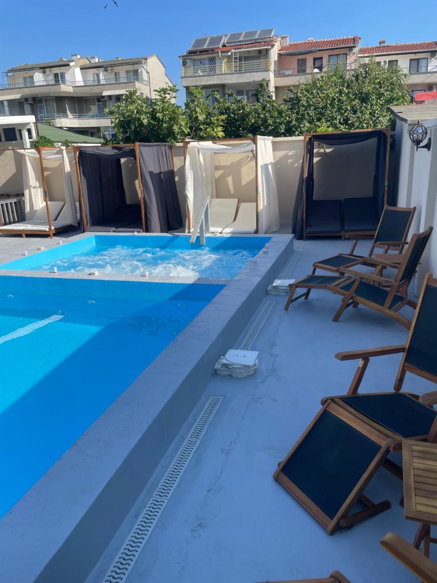 Family Hotel Malibu Chernomorets Exterior foto