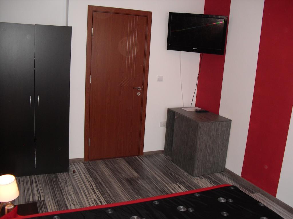 Family Hotel Malibu Chernomorets Habitación foto
