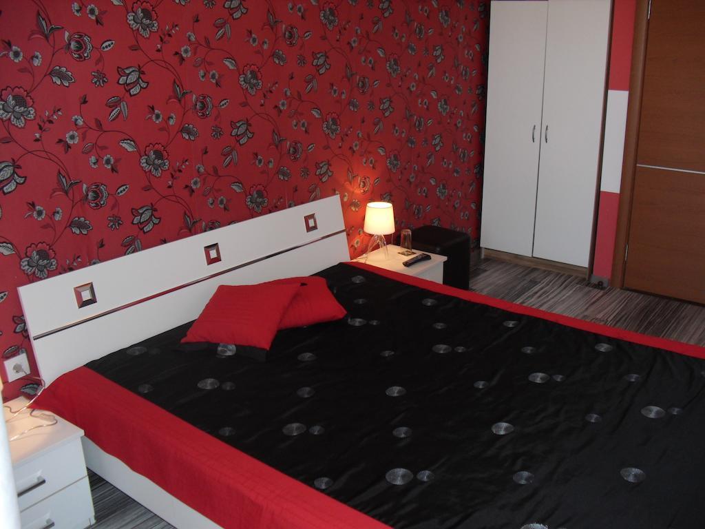 Family Hotel Malibu Chernomorets Habitación foto