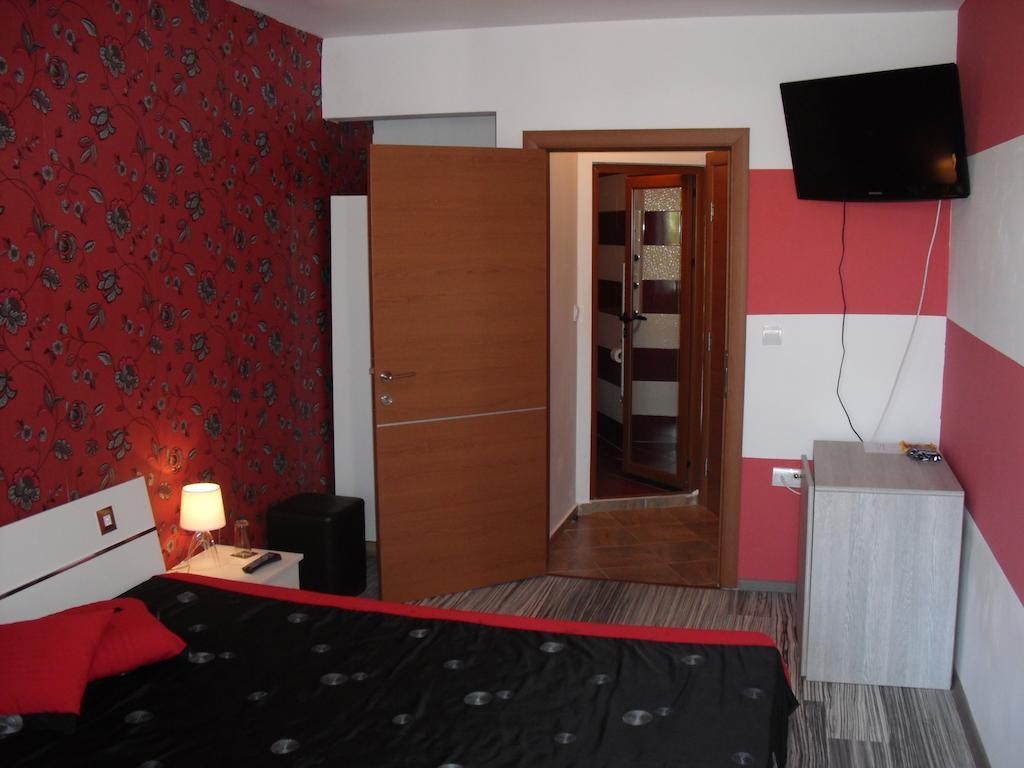 Family Hotel Malibu Chernomorets Habitación foto