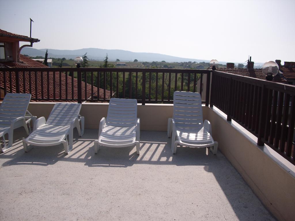 Family Hotel Malibu Chernomorets Exterior foto