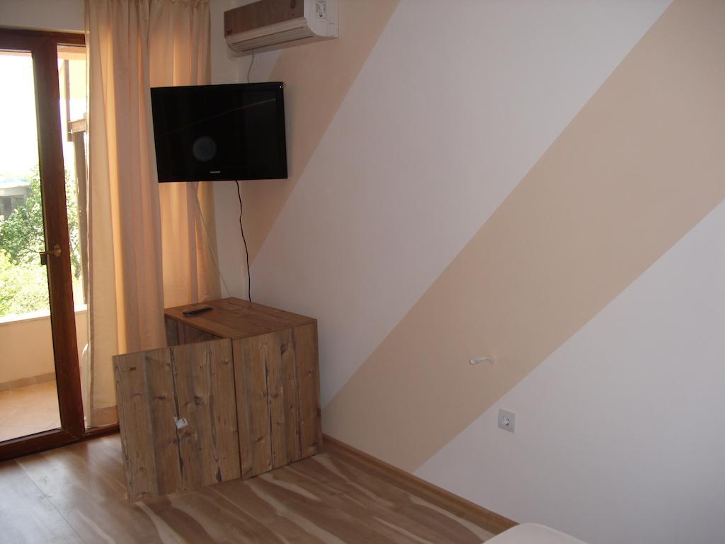 Family Hotel Malibu Chernomorets Habitación foto