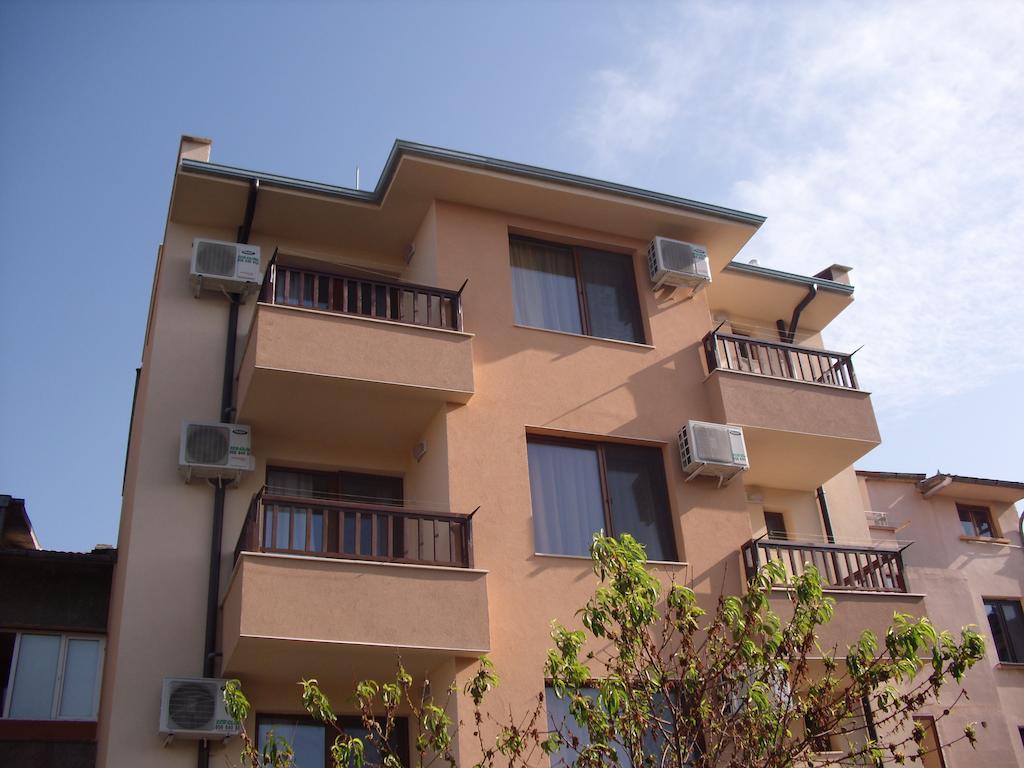 Family Hotel Malibu Chernomorets Exterior foto