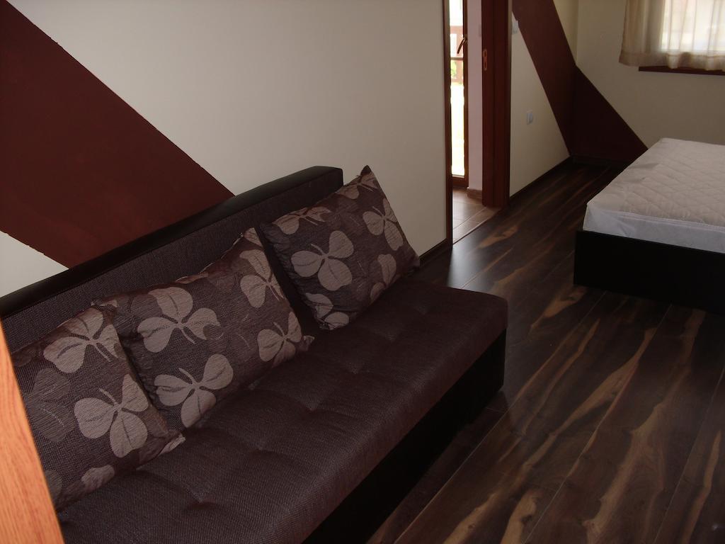 Family Hotel Malibu Chernomorets Habitación foto