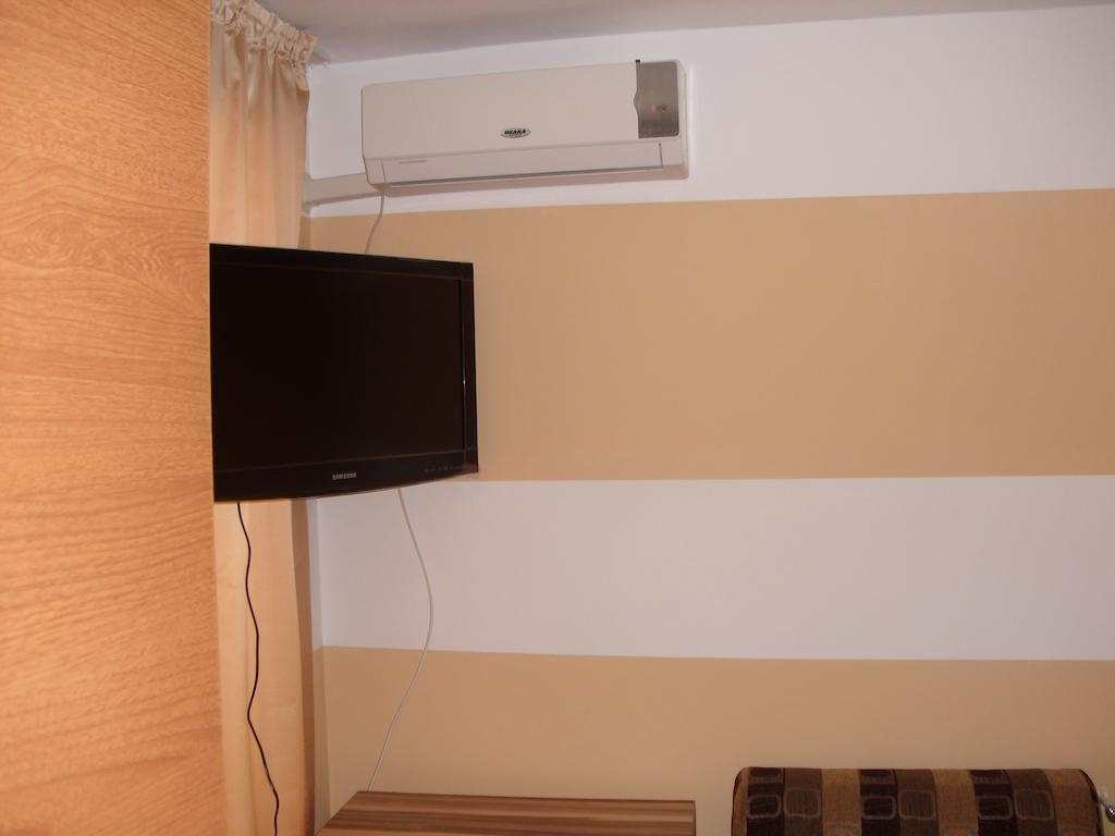 Family Hotel Malibu Chernomorets Habitación foto