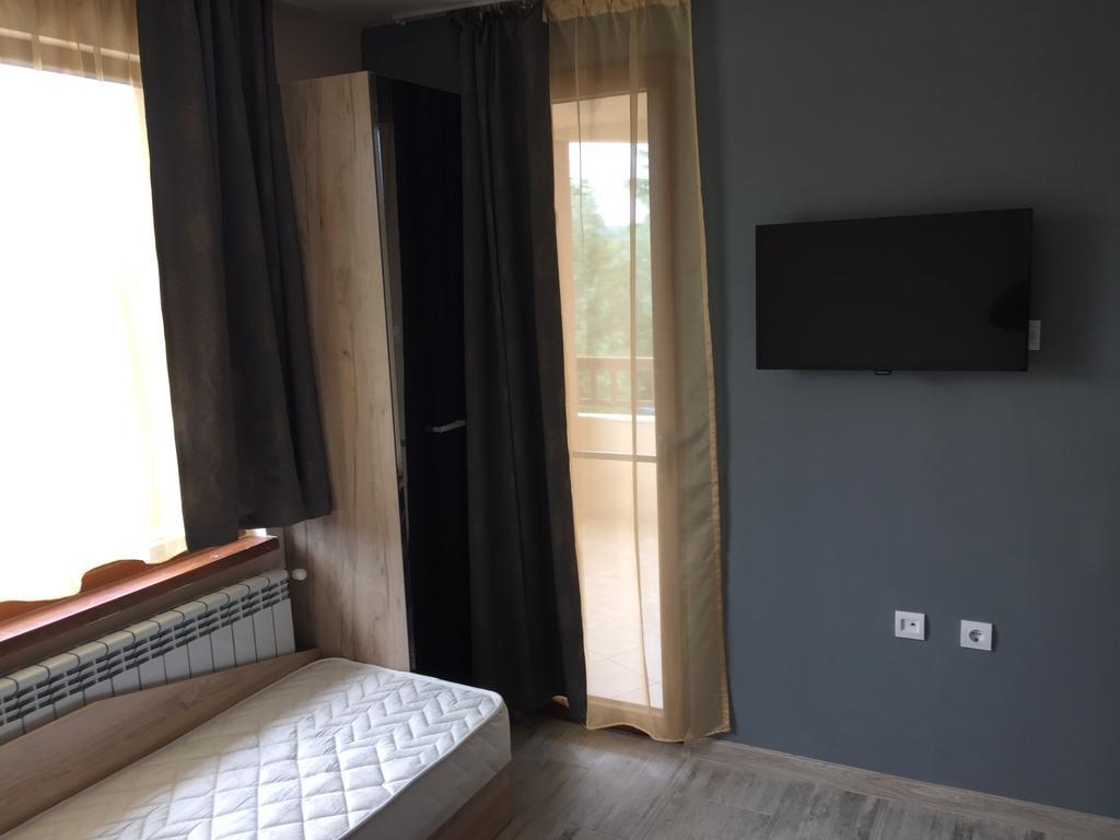 Family Hotel Malibu Chernomorets Exterior foto