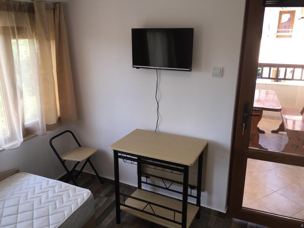 Family Hotel Malibu Chernomorets Exterior foto